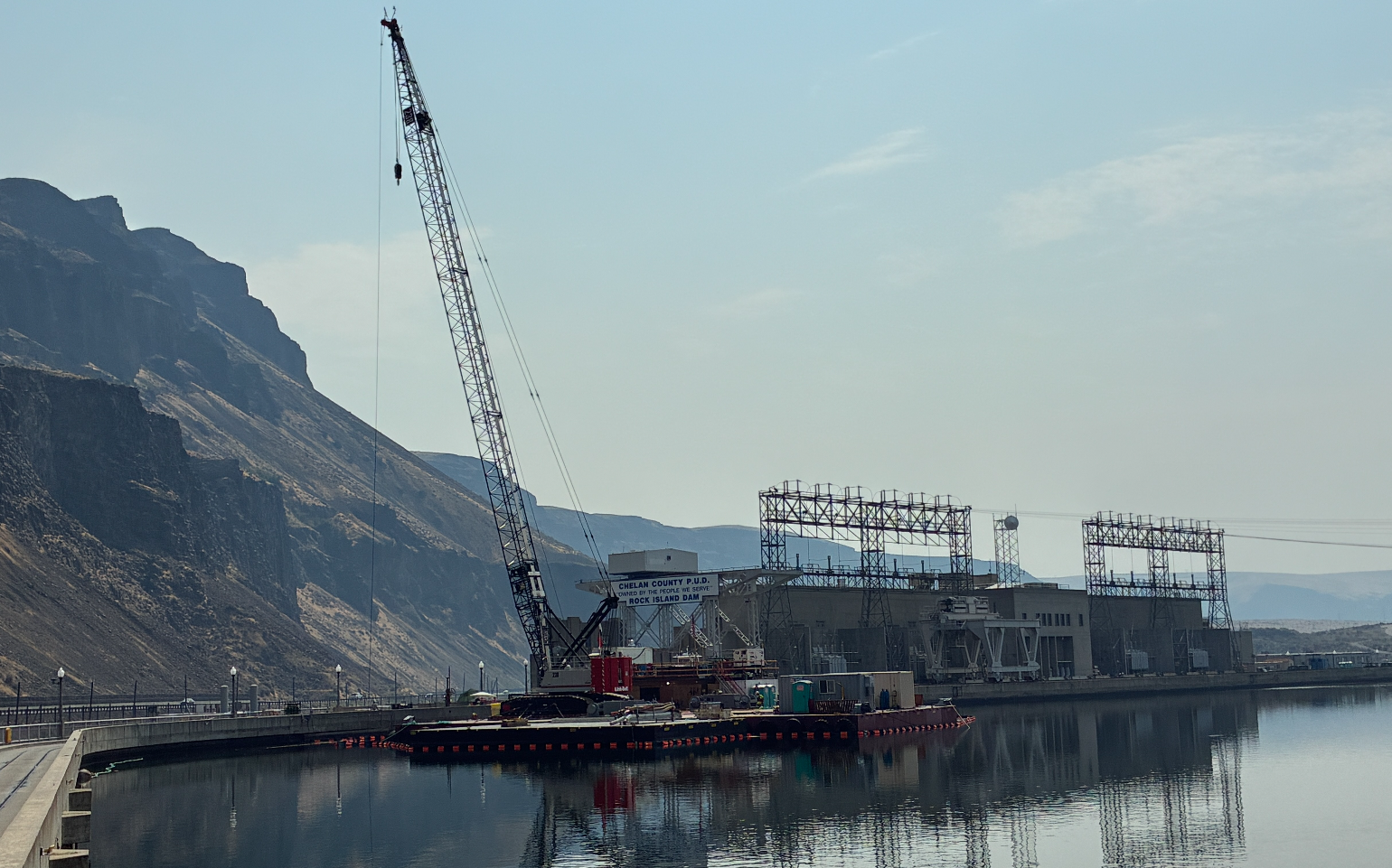 Brennan-Chelan-PUD-dropgate-crane-barge