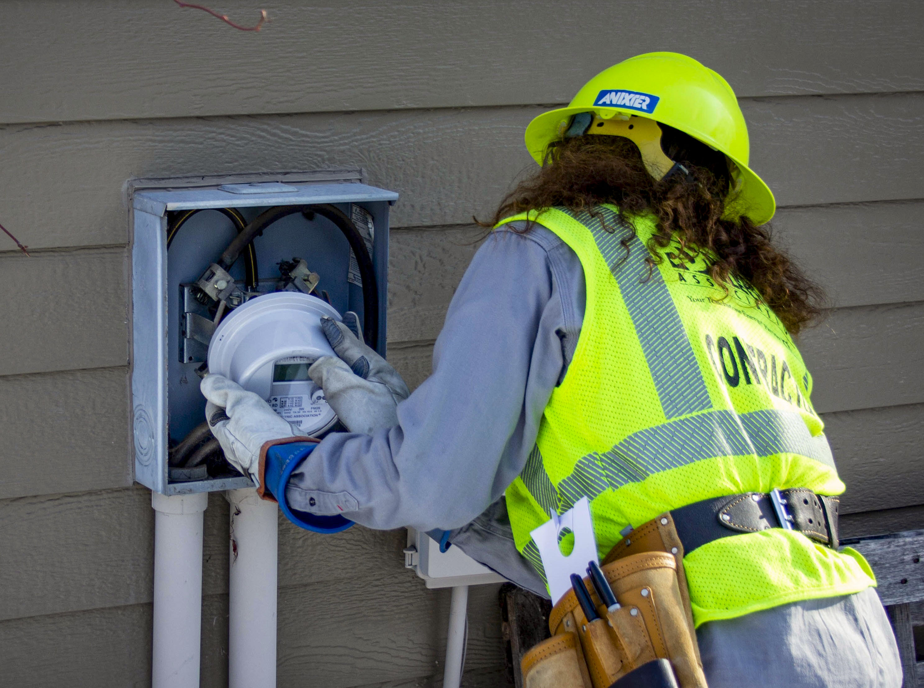  A Chelan PUD contractor installs an advanced meter
