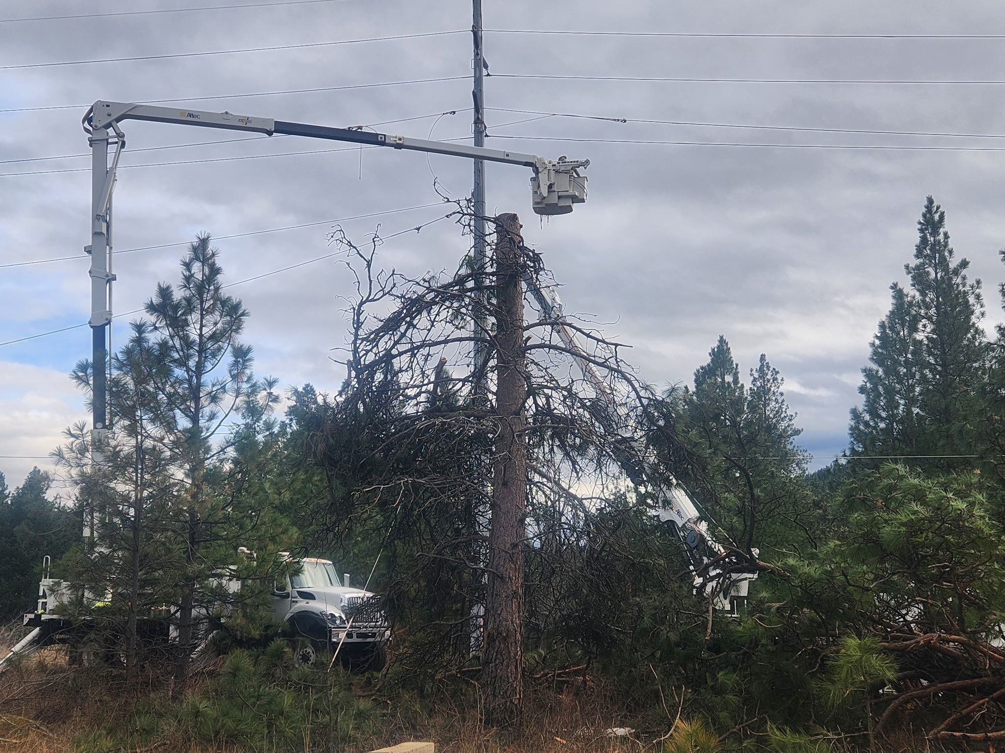 Leavenworth 8 Crews work on transmission lines near the Leavenworth Substation.