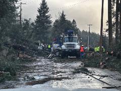 Leavenworth Crews Leavenworth crews work to restore power.