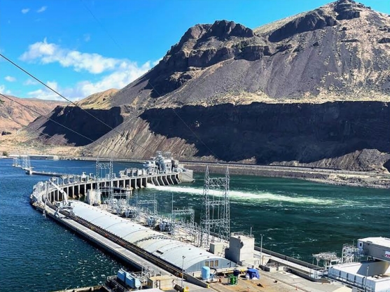 a hydropower dam in the Columbia River with water flowing through